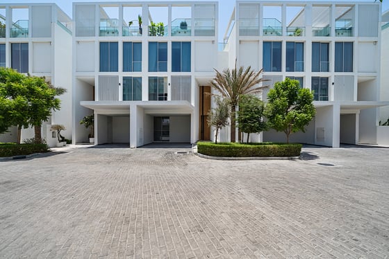 ** Front Row | Lagoon View | Furnished **, picture 11