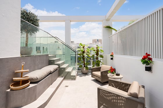 ** Front Row | Lagoon View | Furnished **, picture 9