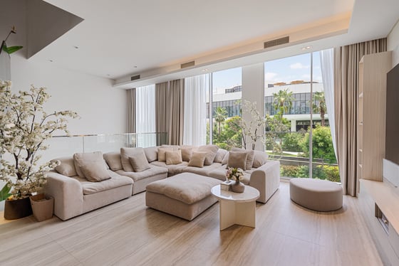 ** Front Row | Lagoon View | Furnished **, picture 2