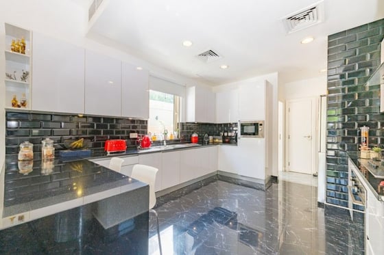 Upgraded | Lowest Price | Vacant on Transfer, picture 6
