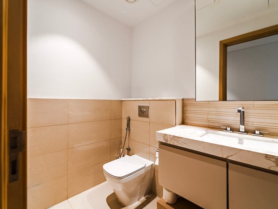 Pool and Park View | Upgraded | Prime Location, picture 10