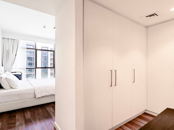 Pool and Park View | Upgraded | Prime Location, picture 11