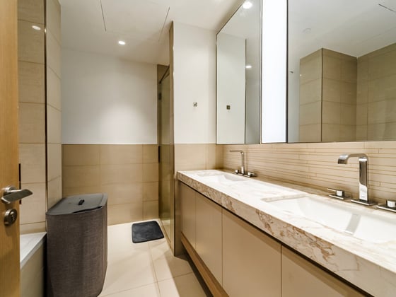Pool and Park View | Upgraded | Prime Location, picture 14