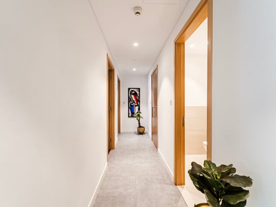 Pool and Park View | Upgraded | Prime Location, picture 9