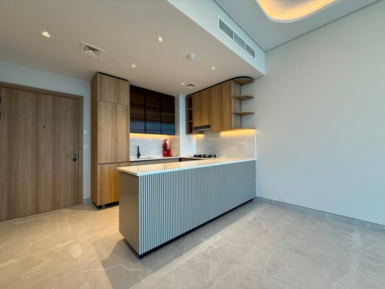 Corner Unit | Huge Balcony | Pool Views., picture 1