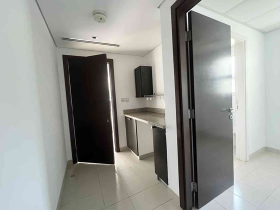Exclusive | Vacant on Transfer | Prime Location, picture 3