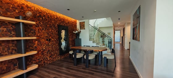 Spacious | Prime Location | Upgraded...., picture 2