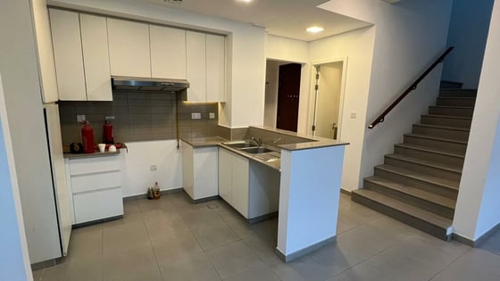 Motivated | 3Bed+Maid Type 2 | Tenanted No Notice, picture 2