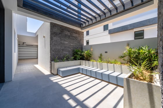 LUXURY LIVING | PRIVATE POOL | PREMIUM FINISHES, picture 20