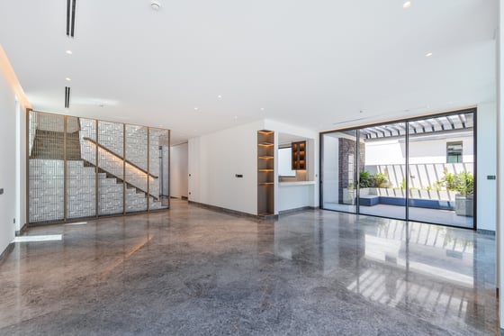 LUXURY LIVING | PRIVATE POOL | PREMIUM FINISHES, picture 1