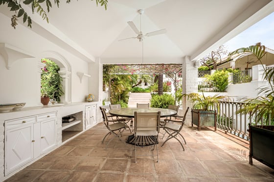 Introducing an elegant villa in the prestigious Marbella, picture 8