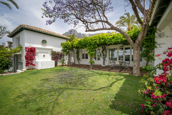 Introducing an elegant villa in the prestigious Marbella, picture 3