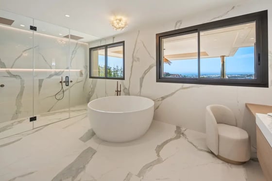 A penthouse in the sky in Marbella with 5 spaces., picture 14