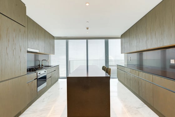 An elegant 5-bed apartment in Opera Grand, Downtown Dubai, picture 5