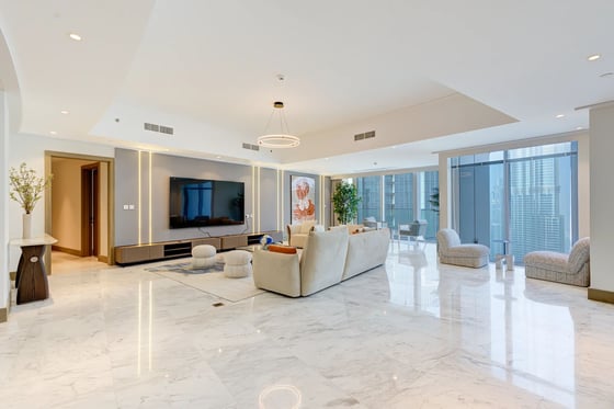 An elegant 5-bed apartment in Opera Grand, Downtown Dubai, picture 3
