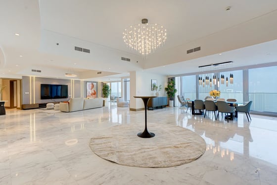 An elegant 5-bed apartment in Opera Grand, Downtown Dubai, picture 4