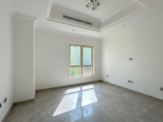 Vacant Lakefront Villa on an Extended Plot, picture 6