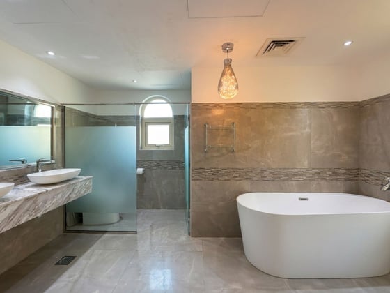 Vacant Lakefront Villa on an Extended Plot, picture 7