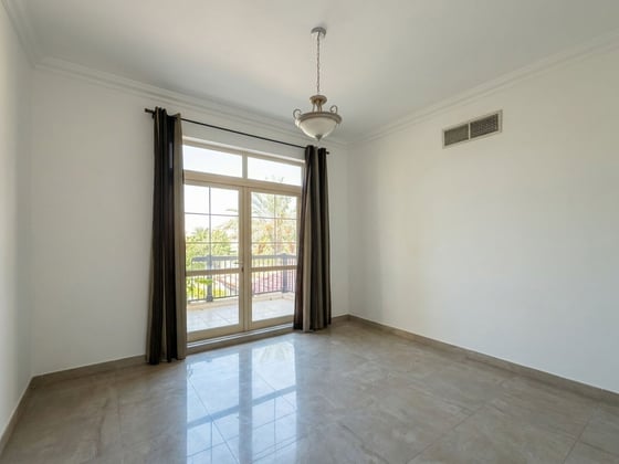 Vacant Lakefront Villa on an Extended Plot, picture 5