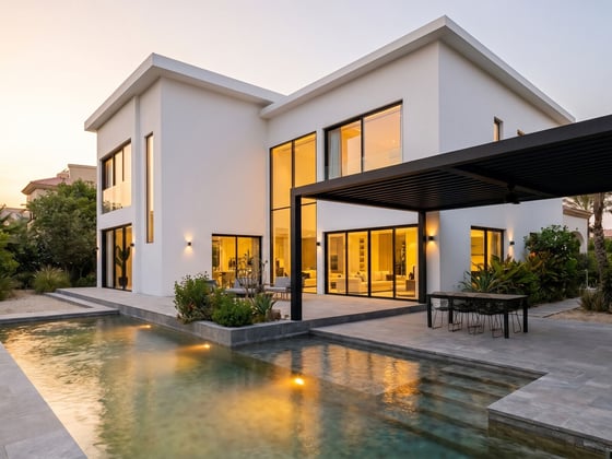Vacant Lakefront Villa on an Extended Plot, picture 1