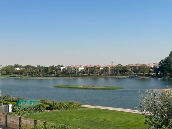 Vacant Lakefront Villa on an Extended Plot, picture 13