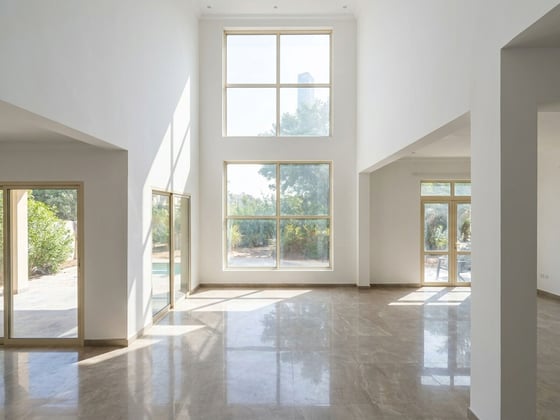 Vacant Lakefront Villa on an Extended Plot, picture 2