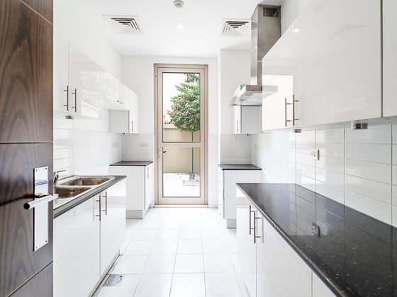 6 Bed | Private Pool | Renovation Opportunity | View Today, picture 11
