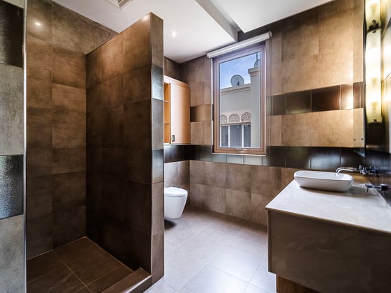 6 Bed | Private Pool | Renovation Opportunity | View Today, picture 19