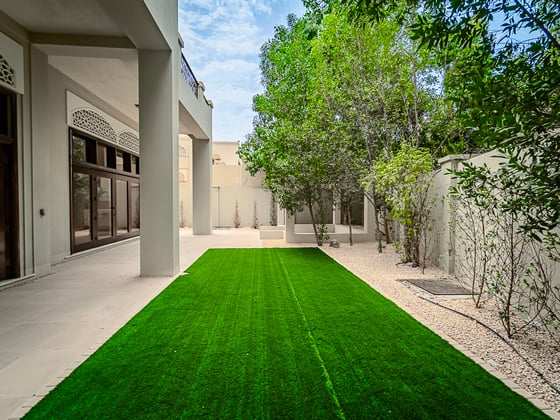 6 Bed | Private Pool | Renovation Opportunity | View Today, picture 24