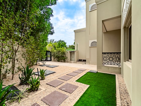 6 Bed | Private Pool | Renovation Opportunity | View Today, picture 25