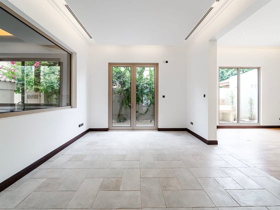 6 Bed | Private Pool | Renovation Opportunity | View Today, picture 7