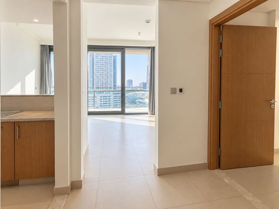 Bright and Open Layout | Mid Floor  | Spacious, picture 5