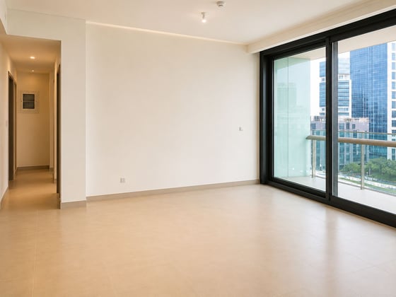 Bright and Open Layout | Mid Floor  | Spacious, picture 1
