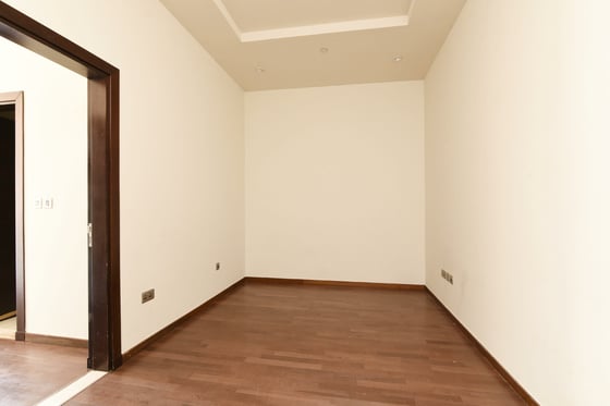 Spacious |  Low Floor | Available Now..., picture 9