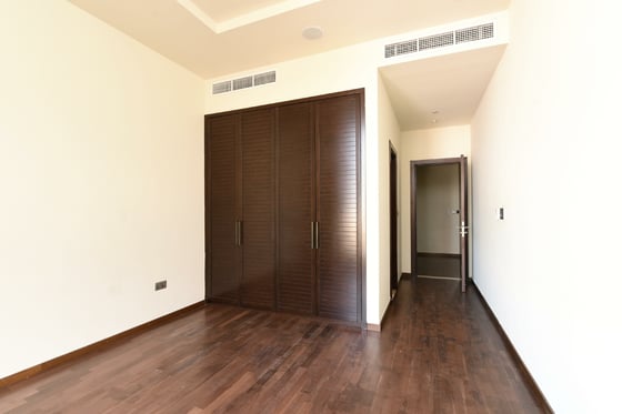 Spacious |  Low Floor | Available Now..., picture 11