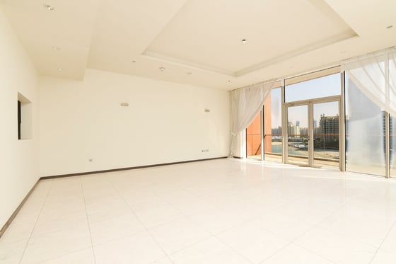 Spacious |  Low Floor | Available Now..., picture 3