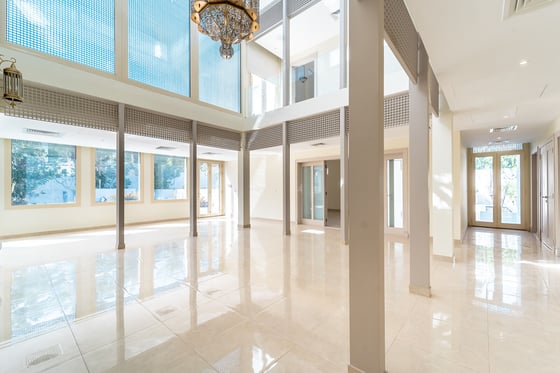 Private Pool | Lakeside Luxury | Available Now, picture 7
