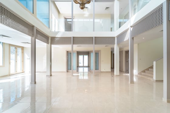Private Pool | Lakeside Luxury | Available Now, picture 8