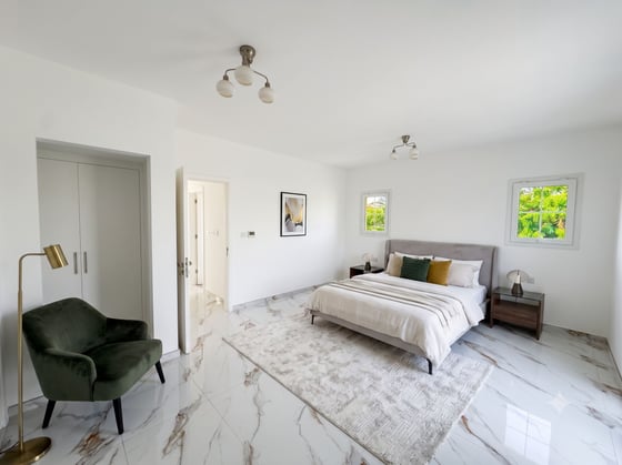 Upgraded | Ext Maids | Corner | Big Plot, picture 2