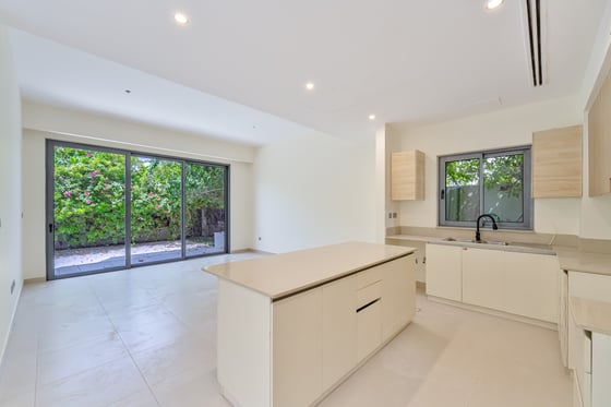 VACANT | WELL MAINTAINED | PRIME LOCATION, picture 1