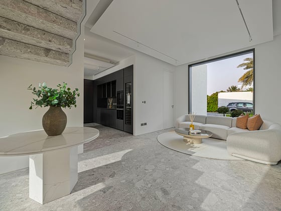 5 Beds Furnished | Extended Plot | Modern Villa, picture 7