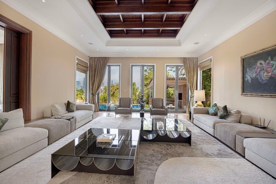 Exquisite 6-Bedroom Villa | Golf Course View, picture 3