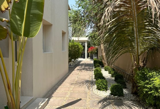 Exclusive | 5 Beds + Basement | Serene Golf View, picture 9