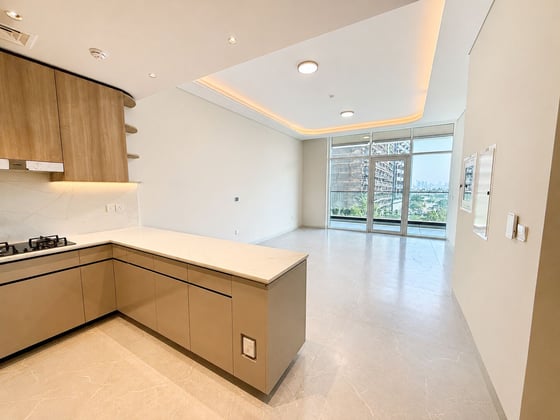 Corner Unit | Pool View | Spacious......, picture 1