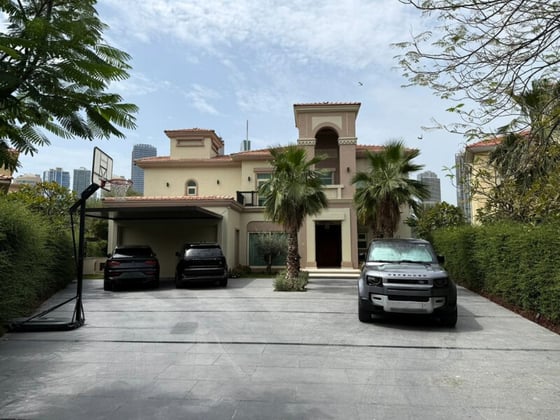 Available Now | Fully Furnished | Upgraded, picture 1
