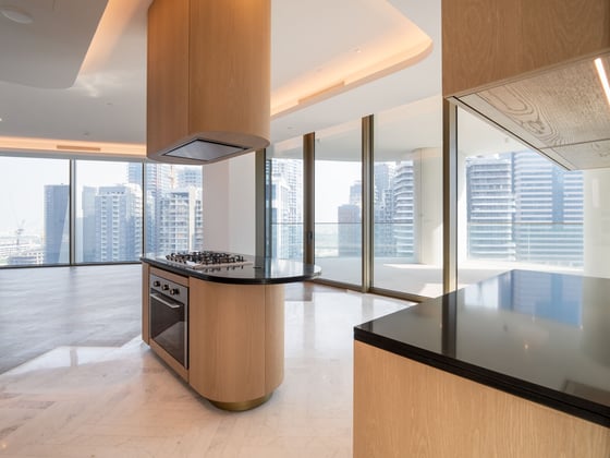 Skyline Luxury | 3 Bed | Prime Location, picture 11