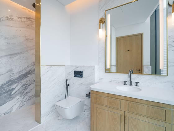 Skyline Luxury | 3 Bed | Prime Location, picture 15