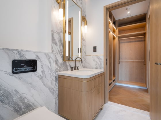 Skyline Luxury | 3 Bed | Prime Location, picture 14