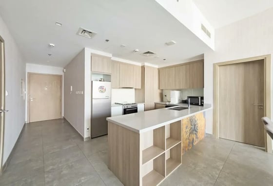 Move-In Ready | Marina Views | Spacious | Prime Location, picture 1