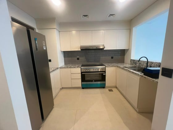 Brand New | Keys in Hand | Fitted Kitchen, picture 3